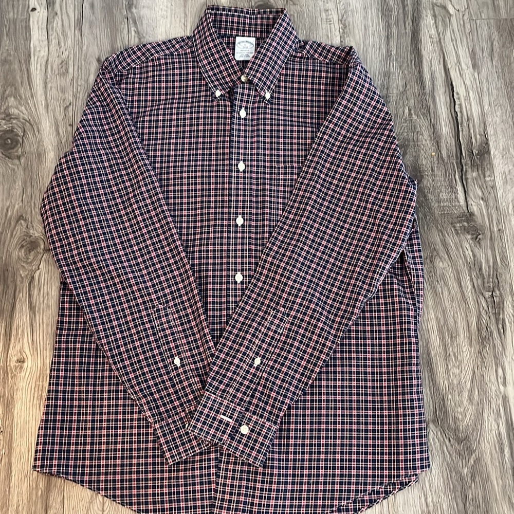 Brooks Brothers EUC size L smoke free